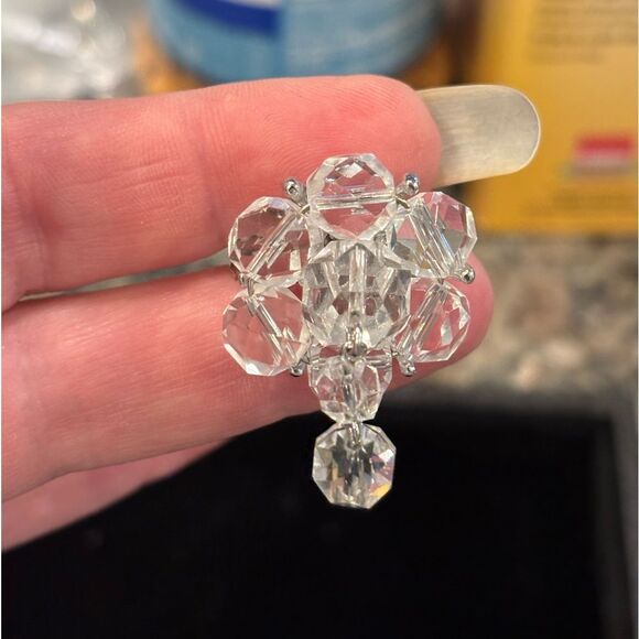 Kramer Signed Vintage Crystal Cluster Screw Back Earrings - Picture 3 of 4